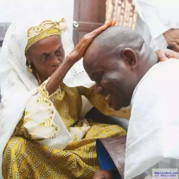 Governor Yahaya Bello Kneels Down As His Mother Prays For Him (Photo)